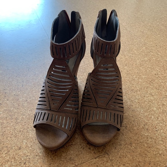 Michael Antonio Kammi wedge sandals - Picture 2 of 6